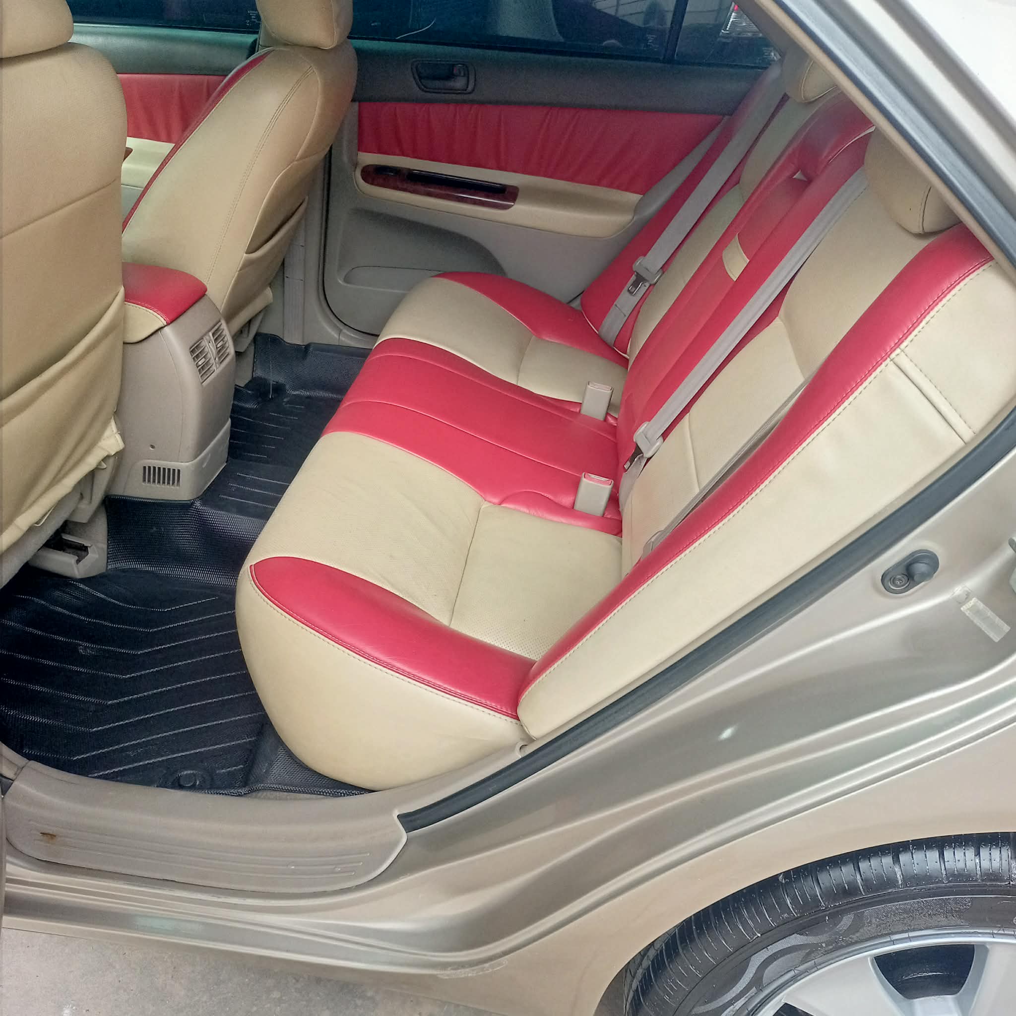 Camry 2002 xle full Option បើកដំបូល